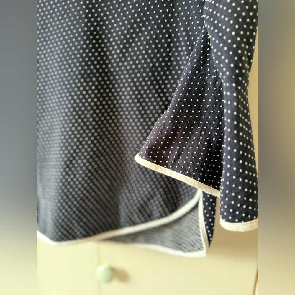 Green Envelope Navy and White Polka Dot Top w 3/4 Bell Sleeves Size M - Picture 8 of 11